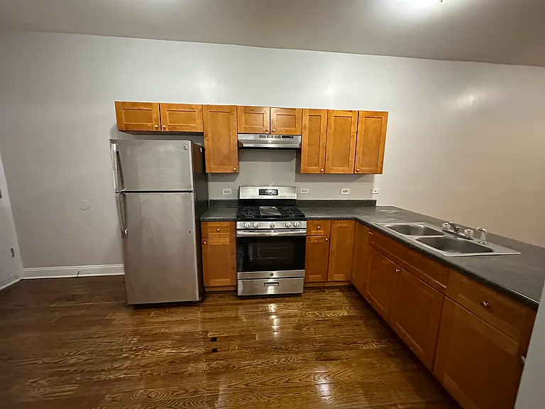 5218 S Michigan Ave — Photo 2