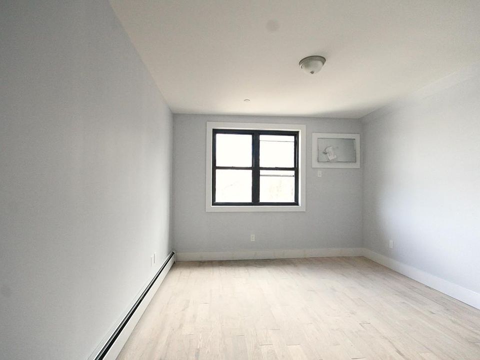 2nd image of 309 Van Siclen Ave APT 1F