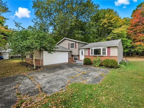 7837 Raglan Dr NE, Warren, OH 44484