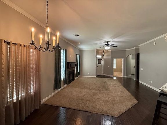 4th image of 1004 N Creek Dr