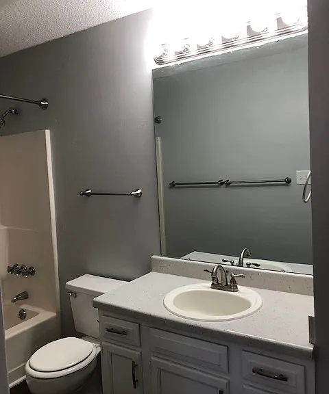 4400 Graceland Ct #4400 — Photo 27