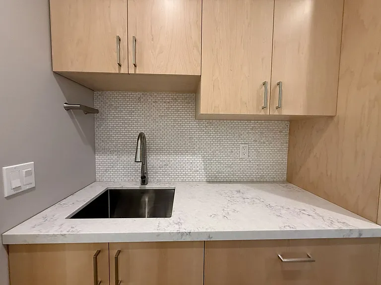 1665 Laurel Ave — Photo 8