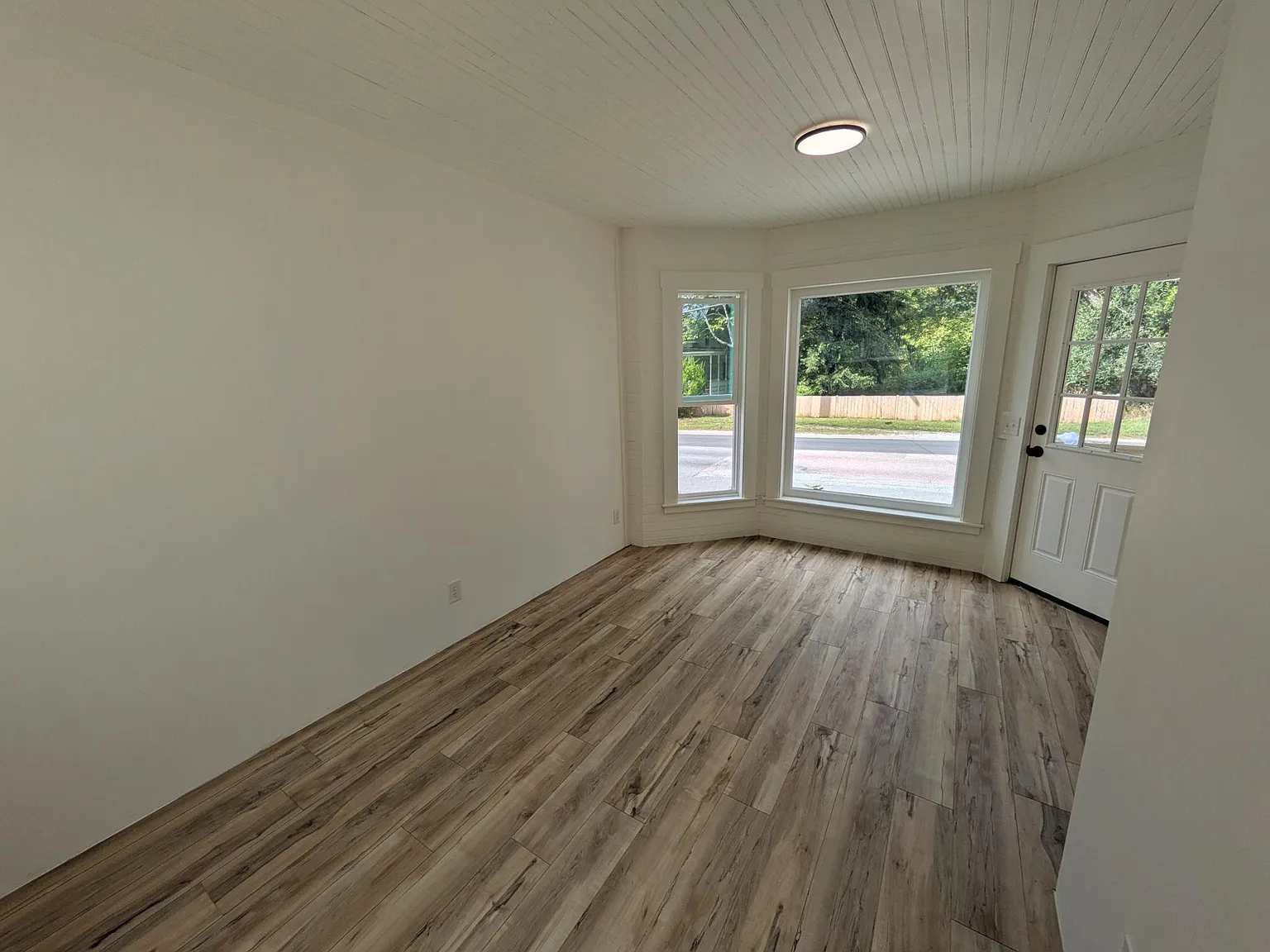Studio, 216 sqft, $900 — Photo 2