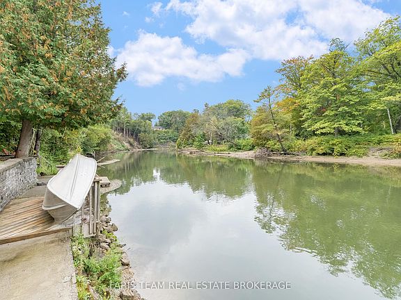 3rd image of 104 Knox Rd E