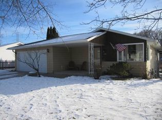 1735 Fox Hill Rd, Sheboygan, WI 53081