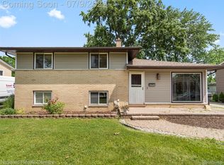 2553 Koper Dr, Sterling Heights, MI 48310