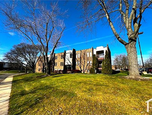 2nd image of 2275 Country Club Dr APT 25