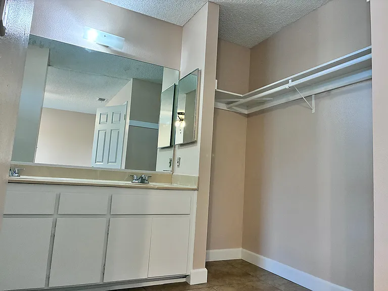 686 Woodcrest Dr #B — Photo 11