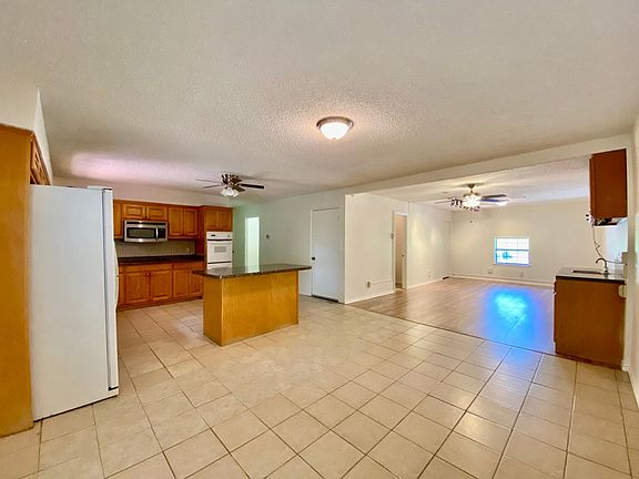 4th image of 2125 Forest Oaks Dr