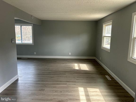 2nd image of 212 Sycamore Rd