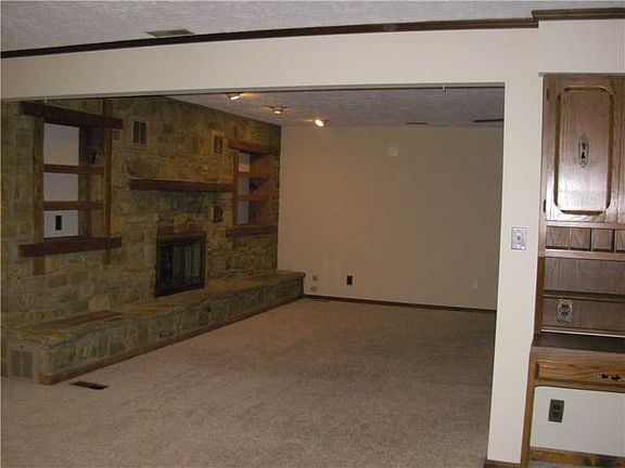 4th image of 2962 W Grove Dr