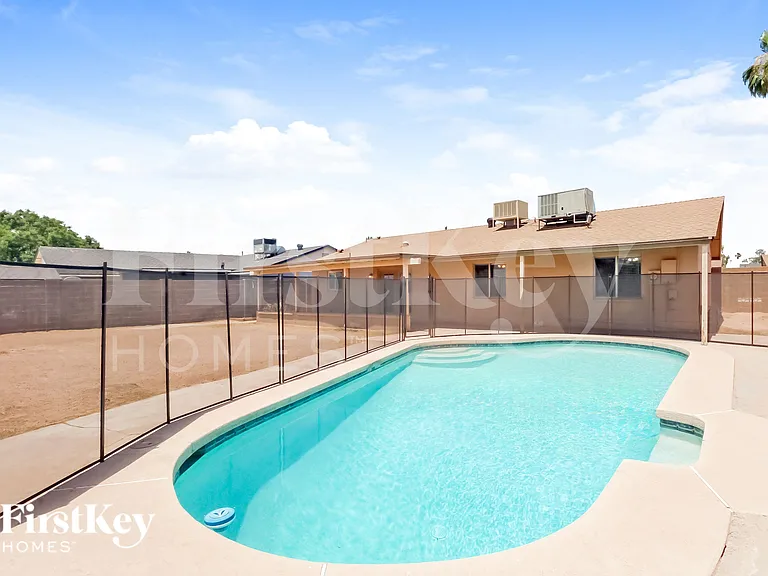 425 E Julie Dr — Photo 17