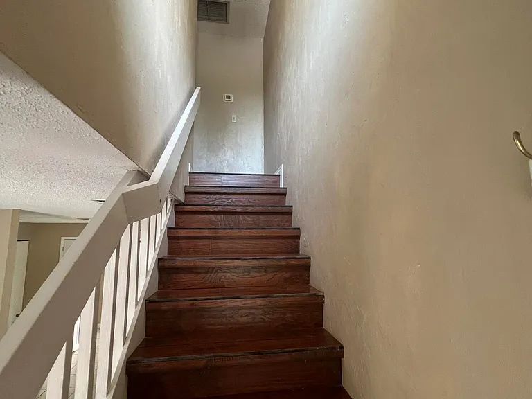 100 E Baywood Sq — Photo 10