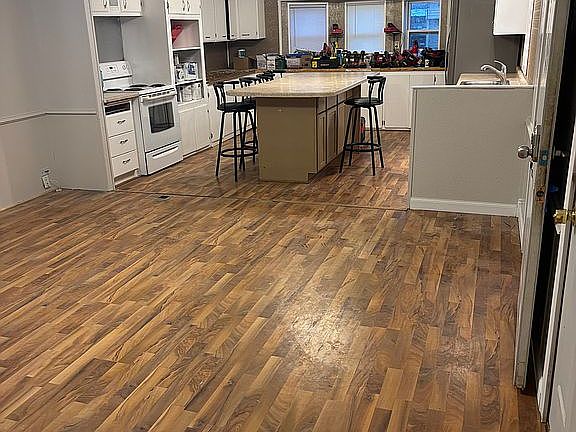 3rd image of 404 Wadena Rd #201