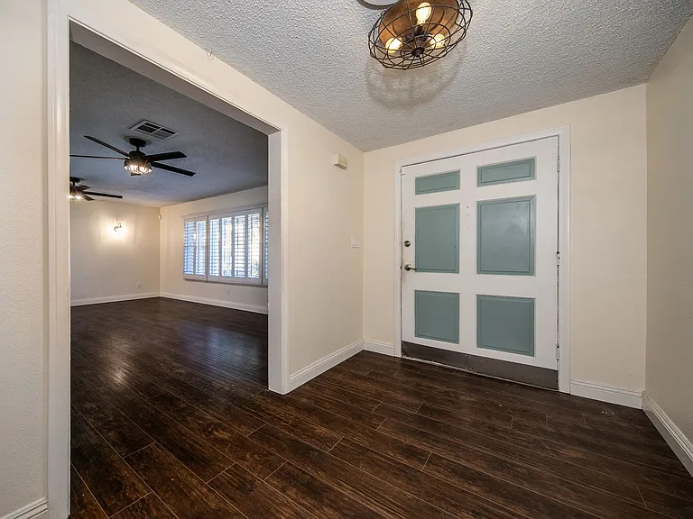 25597 Lomas Verdes St — Photo 3