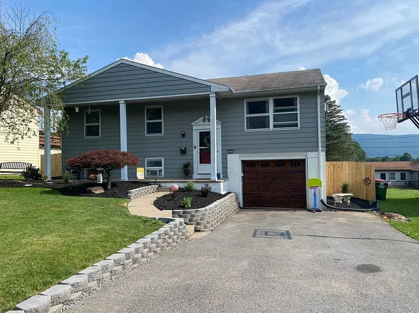 2424 N Hills Dr, Williamsport, PA 17701