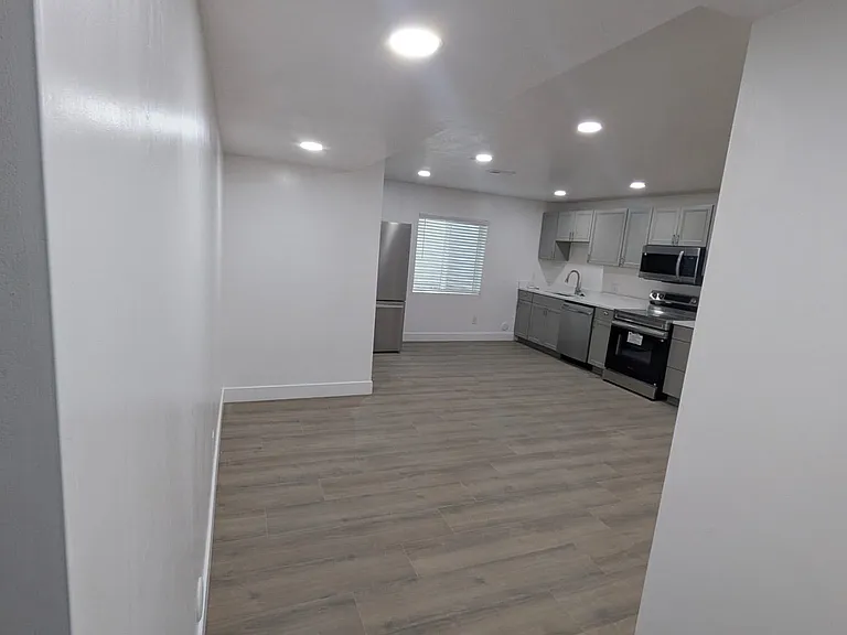 3826 S Woodland Ave #BASEMENT — Photo 5