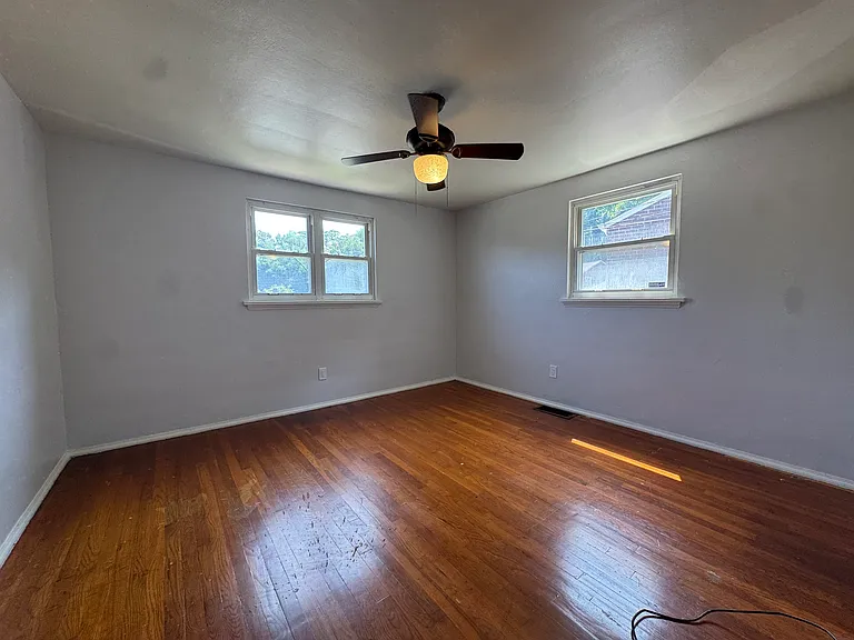 320 Dorothy Dr — Photo 4