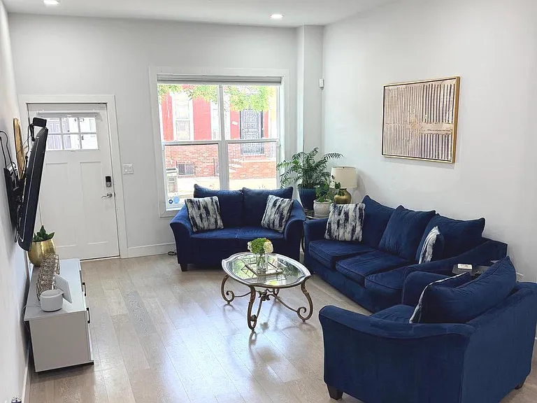 2239 Tasker St — Photo 2