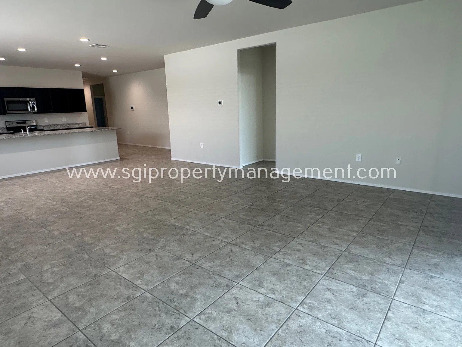 3 Bedroom, 3 bathroom Maricopa Home — Photo 2