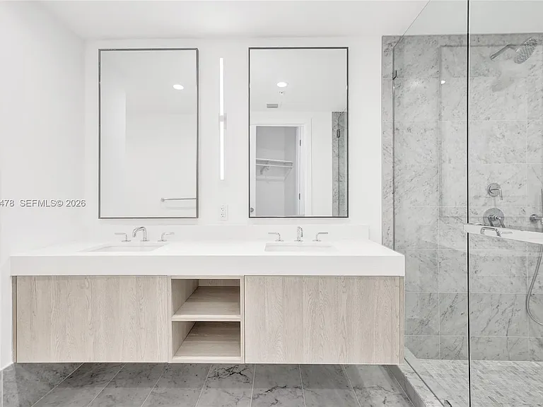 9221 E Bay Harbor Dr #210 — Photo 21