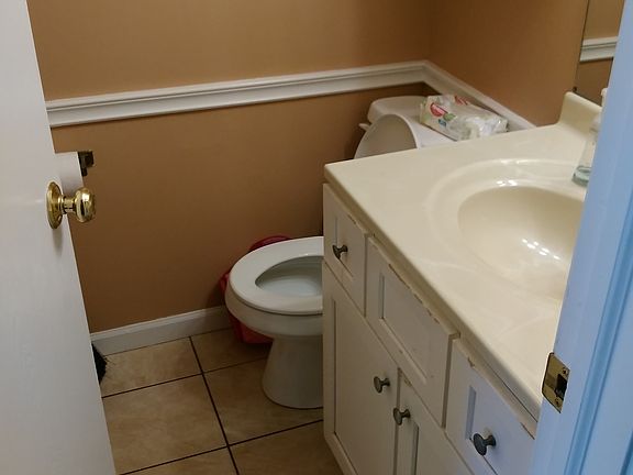 4th image of 335 Birchwood Ct