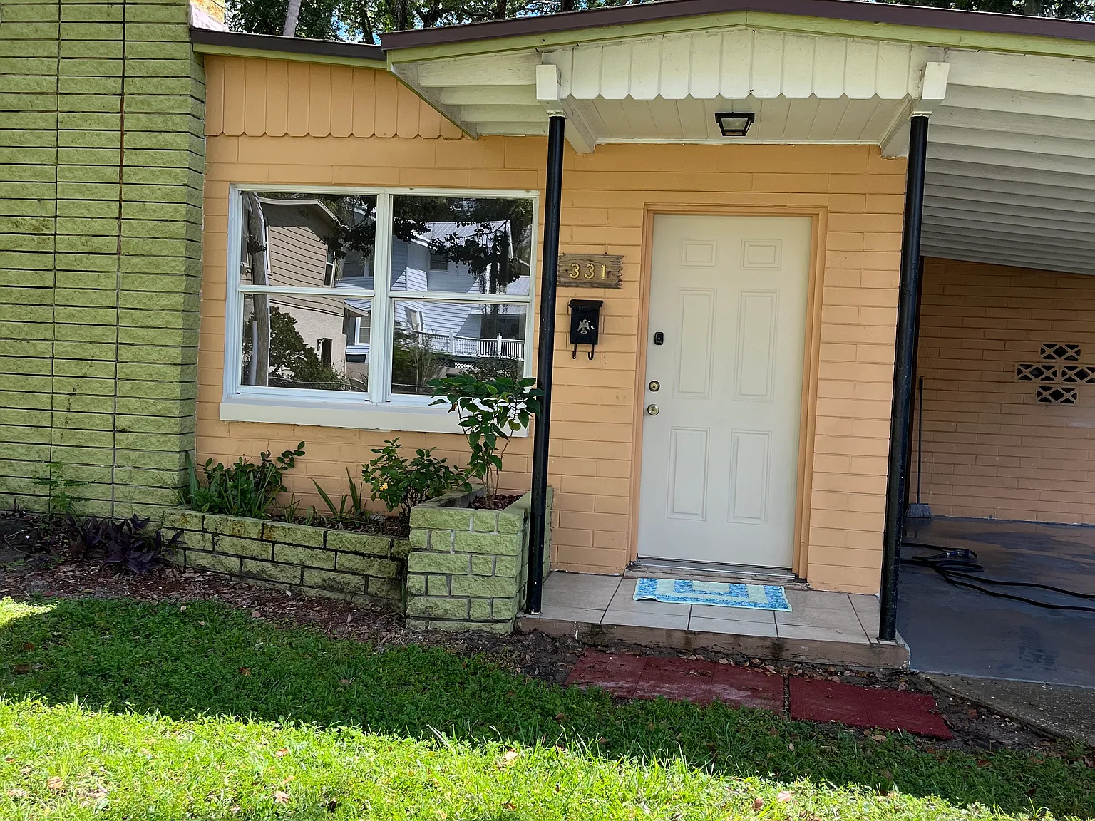 2 bed, 900 sqft, $1,299 — Photo 1