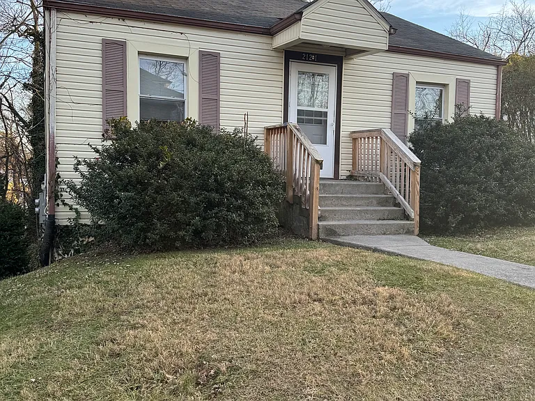 212A Wilson Ave — Photo 1