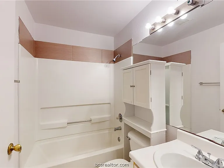 529 Sw Pkwy #102 — Photo 13