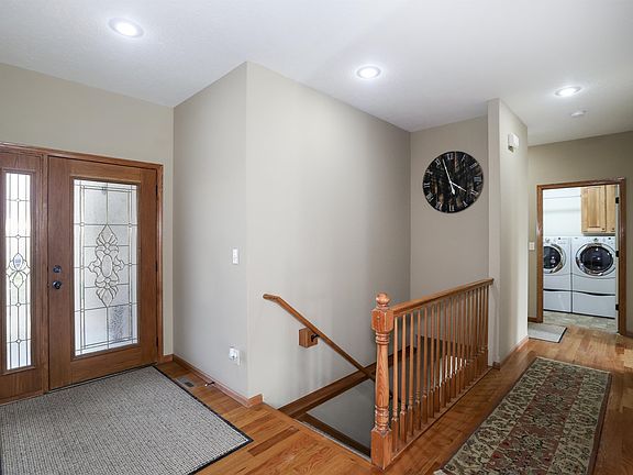 4th image of 606 S Riverview St