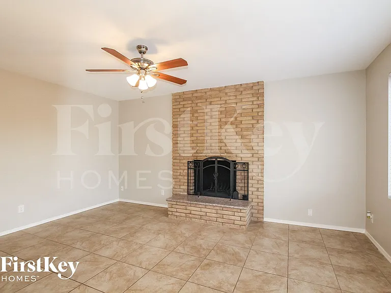 4237 W Brown St — Photo 3