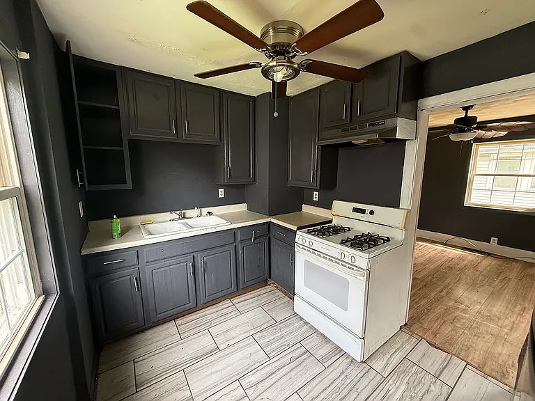 2023 Berkley St — Photo 6