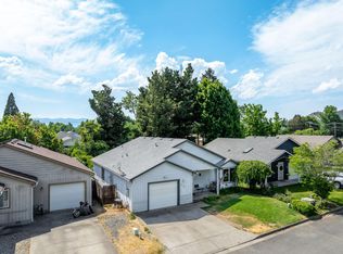 1986 SW Betty Ln, Grants Pass, OR 97526
