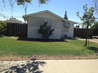 1074 S Church Ave, Reedley, CA 93654