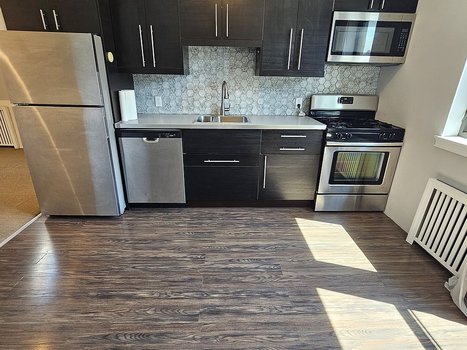1st image of 2116 Voorhies Ave #4