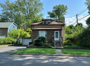 27 Center Dr, Hillsdale, NJ 07642