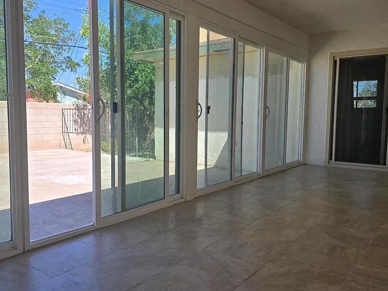 1205 Valencia Dr NE — Photo 12