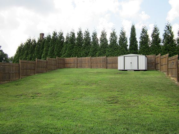 Totally Private Fenced Yard