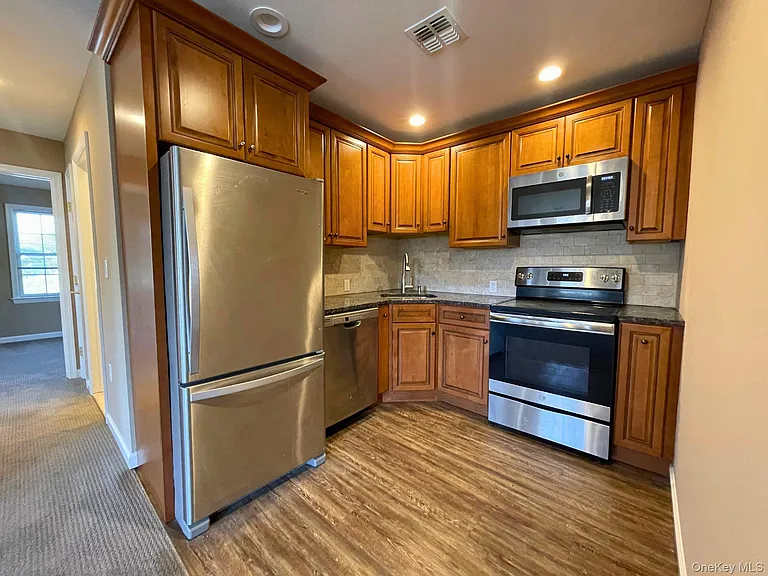 10 Colonial Ave #C — Photo 7