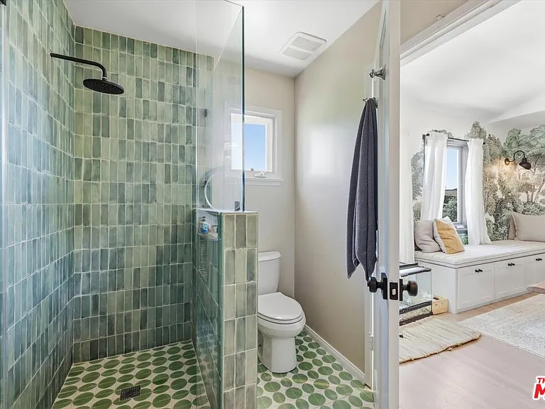 3240 Tilden Ave — Photo 35