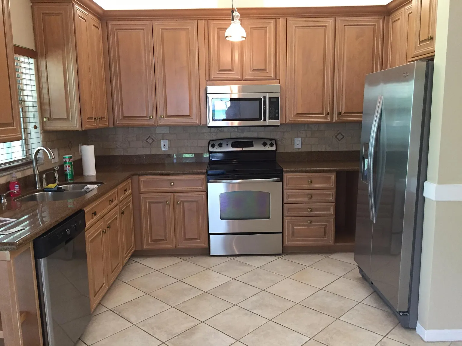 3 bed, 1450 sqft, $3,650 — Photo 3