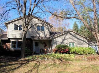 S76W31356 Century Dr, Mukwonago, WI 53149
