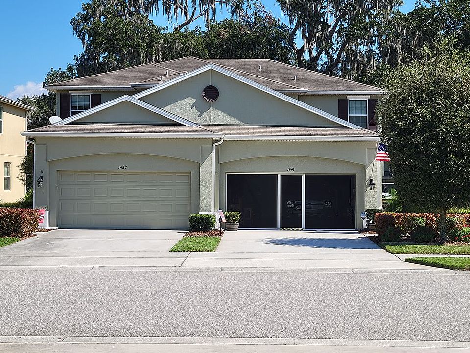 3 bedroom 2 1/2 bath Villa 