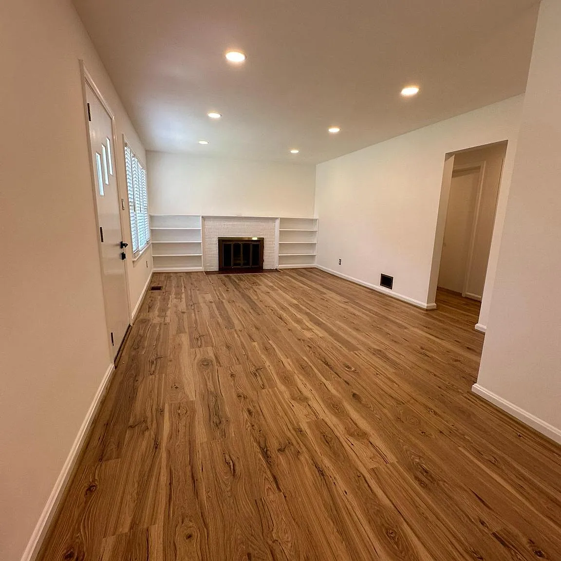3 bed, 1342 sqft, $4,200 — Photo 3