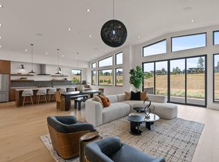 3122 NW Crossing Dr, Bend, OR 97703