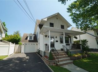 77 Burbank Ave, Staten Island, NY 10306
