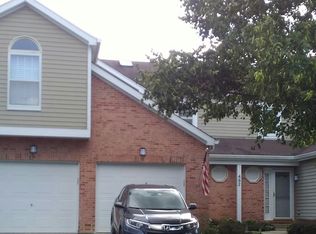 482 Nicole Dr #8-B, Bartlett, IL 60103