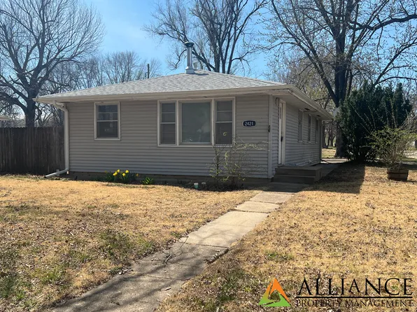 2421 Brockman St, Manhattan, KS 66502