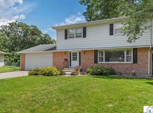 19 Dellview Ln, Mankato, MN 56001
