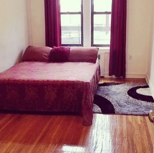4 bed, $1,000 — Photo 1